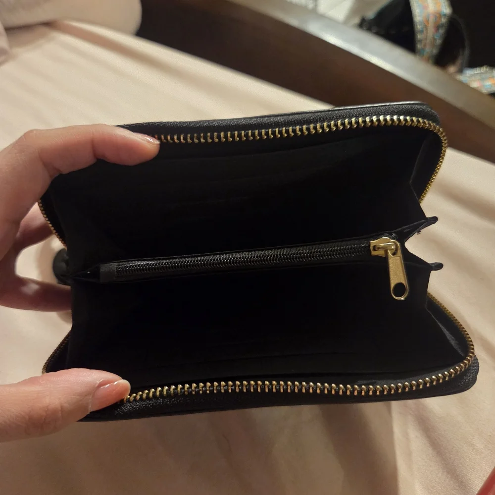 Elegant Black Gold Chain Women's Wallet Wrislet Bag - Picture 4 of 11